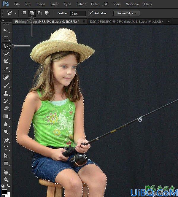 Photoshop合成一幅在坐在河流中的小草上钓鱼的小女孩儿景象
