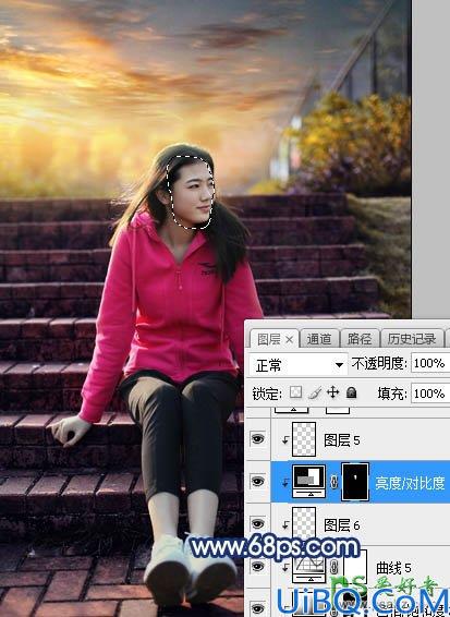 Photoshop给古建筑边自拍的红色运动装青春少女写真图片调出霞光