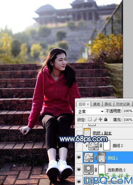 Photoshop给古建筑边自拍的红色运动装青春少女写真图片调出霞光