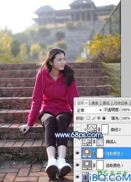 Photoshop给古建筑边自拍的红色运动装青春少女写真图片调出霞光