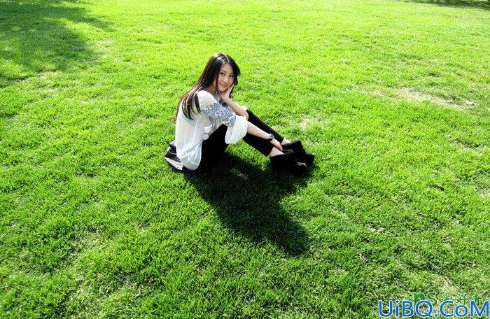 Photoshop女生照片调色：给青草地上外拍的可爱女生性感照片调出淡调黄紫