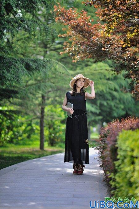Photoshop美女图片调色教程：给公园中的黑丝长裙丰韵美女调出梦幻的黄褐