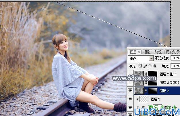 Photoshop调色教程：学习给外景铁路上自拍的美女艺术照调出秋季淡冷色
