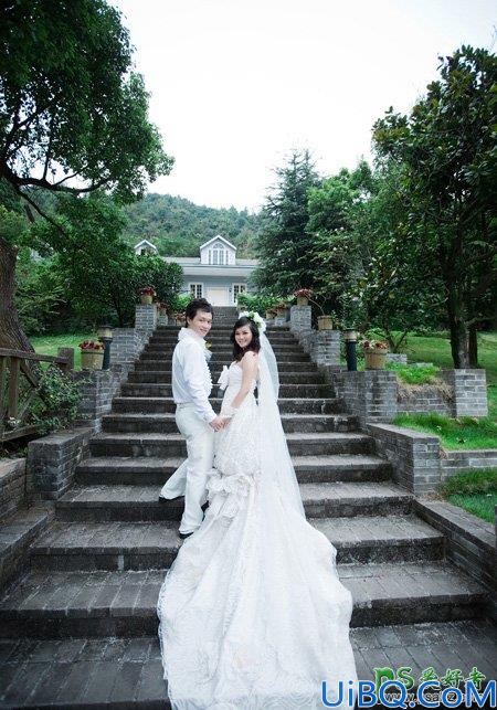 Photoshop给园林中拍摄的情侣婚纱照调出唯美梦幻温馨的霞光色彩