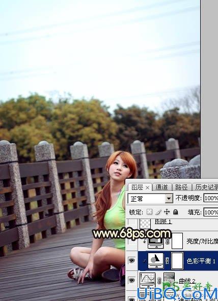 Photoshop美女照片调色：给公园木桥上自拍的可爱女生照片调出唯美橙色