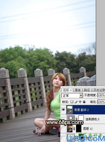 Photoshop美女照片调色：给公园木桥上自拍的可爱女生照片调出唯美橙色