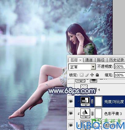 Photoshop调色教程：给水塘边的清纯玉腿美少女写真图片调出唯美的青蓝色