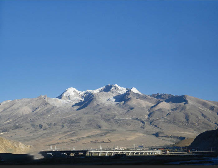 Photoshop合成案例教程：用雪山加月亮素材图合成出超级大月亮自然场景。