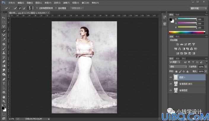 Photoshop抠婚纱教程：利用通道工具给修长美女婚纱照快速抠图。