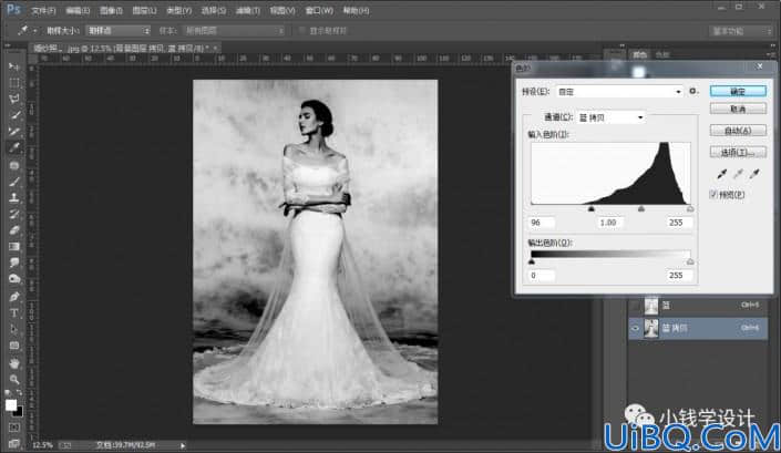 Photoshop抠婚纱教程：利用通道工具给修长美女婚纱照快速抠图。