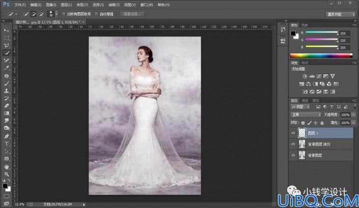 Photoshop抠婚纱教程：利用通道工具给修长美女婚纱照快速抠图。