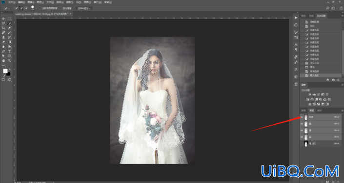 Photoshop婚纱照抠图教程：利用通道工具快速抠出透明效果的婚纱照。