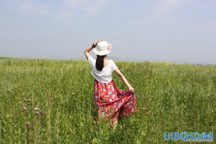 PS给草原上的唯美意境女生写真照调出大气的红褐色效果
