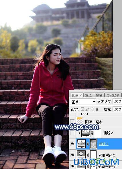 PS给古建筑边自拍的红色运动装青春少女写真图片调出霞光